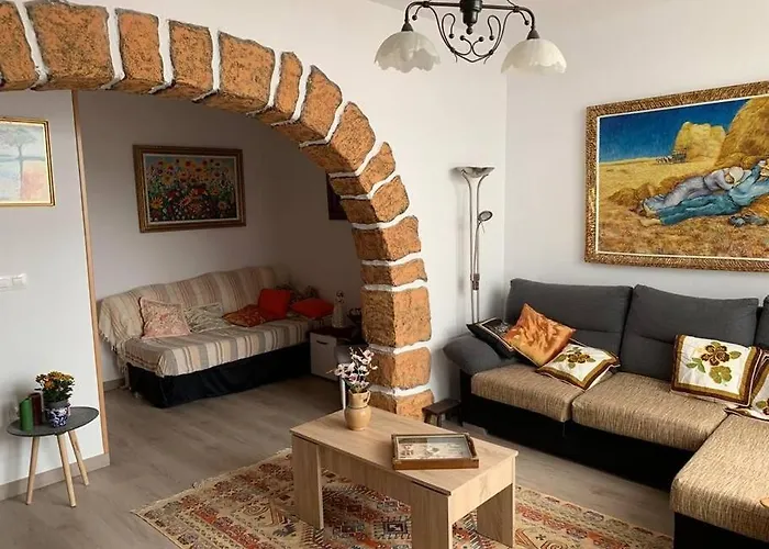 Casa Con Terraza En Barrio Marinero Nyaraló *